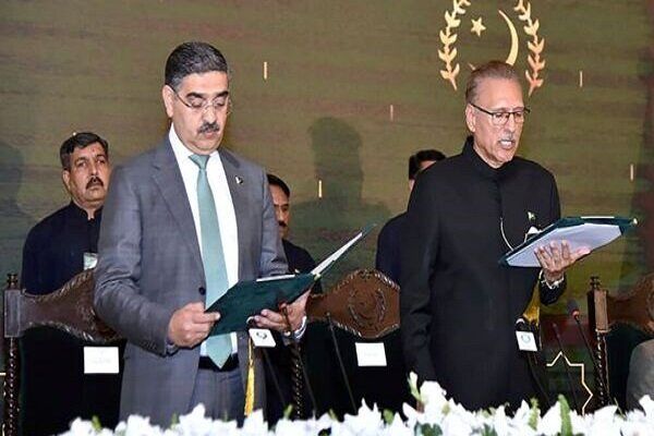 نخست‌وزیر موقت کشور پاکستان سوگند یاد کرد