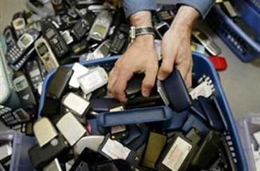 دستگیری سارق 30 دستگاه گوشی تلفن همراه در خمینی شهر
