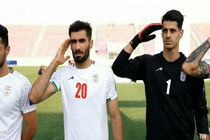 سلام نظامی بازیکنان تیم ملی فوتبال پیش از دیدار با افغانستان + فیلم
