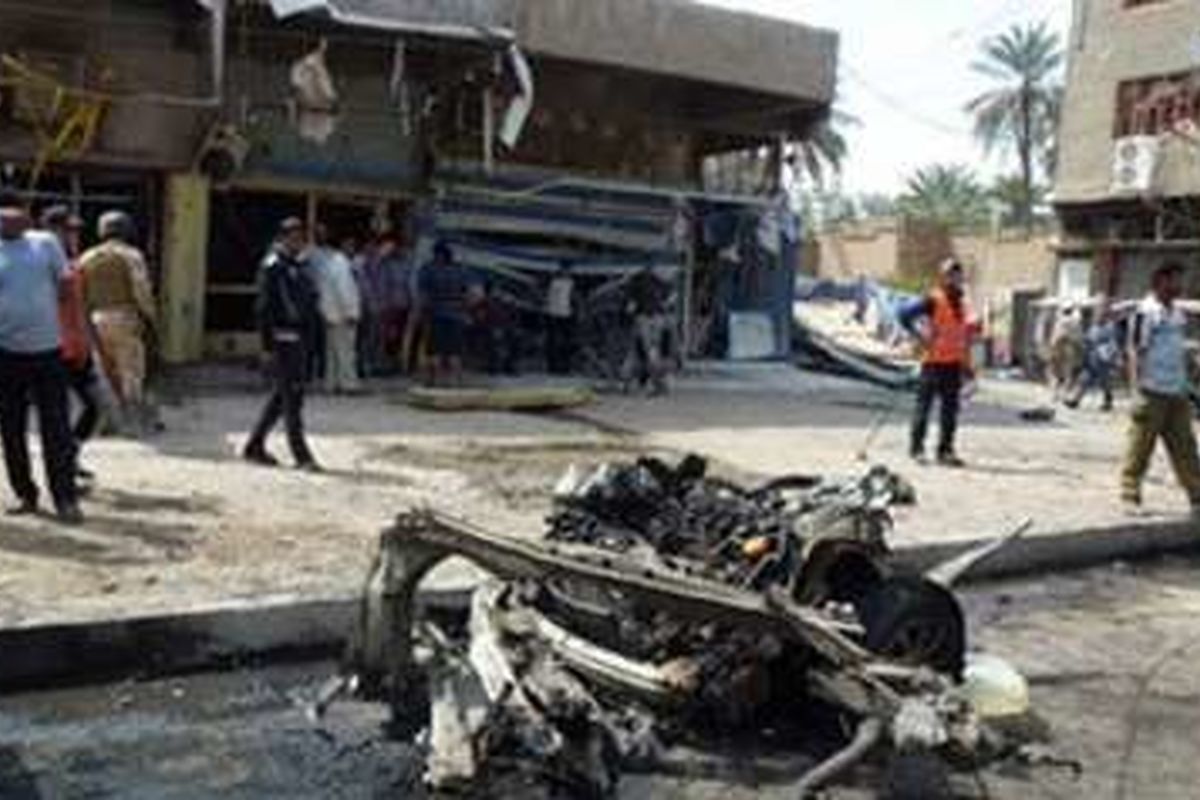 انفجار تروریستی علیه نمازگزاران در مسجد بغداد / ۱۴ تن شهید شدند