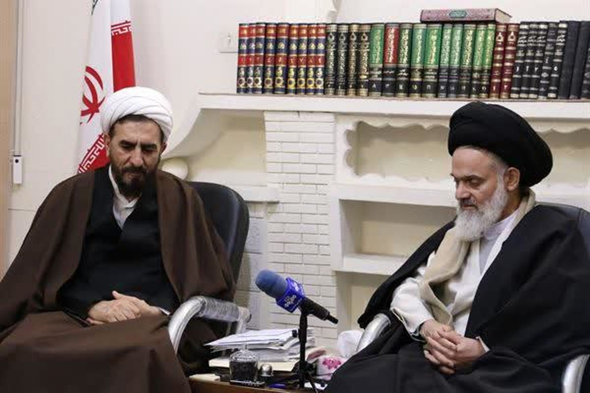 رئیس کل دادگستری قم با آیت الله حسینی بوشهری دیدار و گفت‌وگو کرد