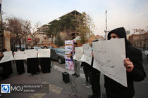 تجمع اعتراضی دانشجویان مقابل سفارت فرانسه