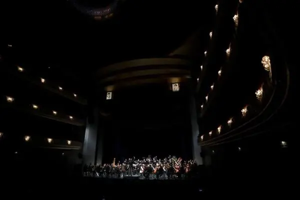 پرواز نت‌های قصه‌گو در تالار وحدت / ارکستر سمفونیک تهران «شهرزاد» را نواخت