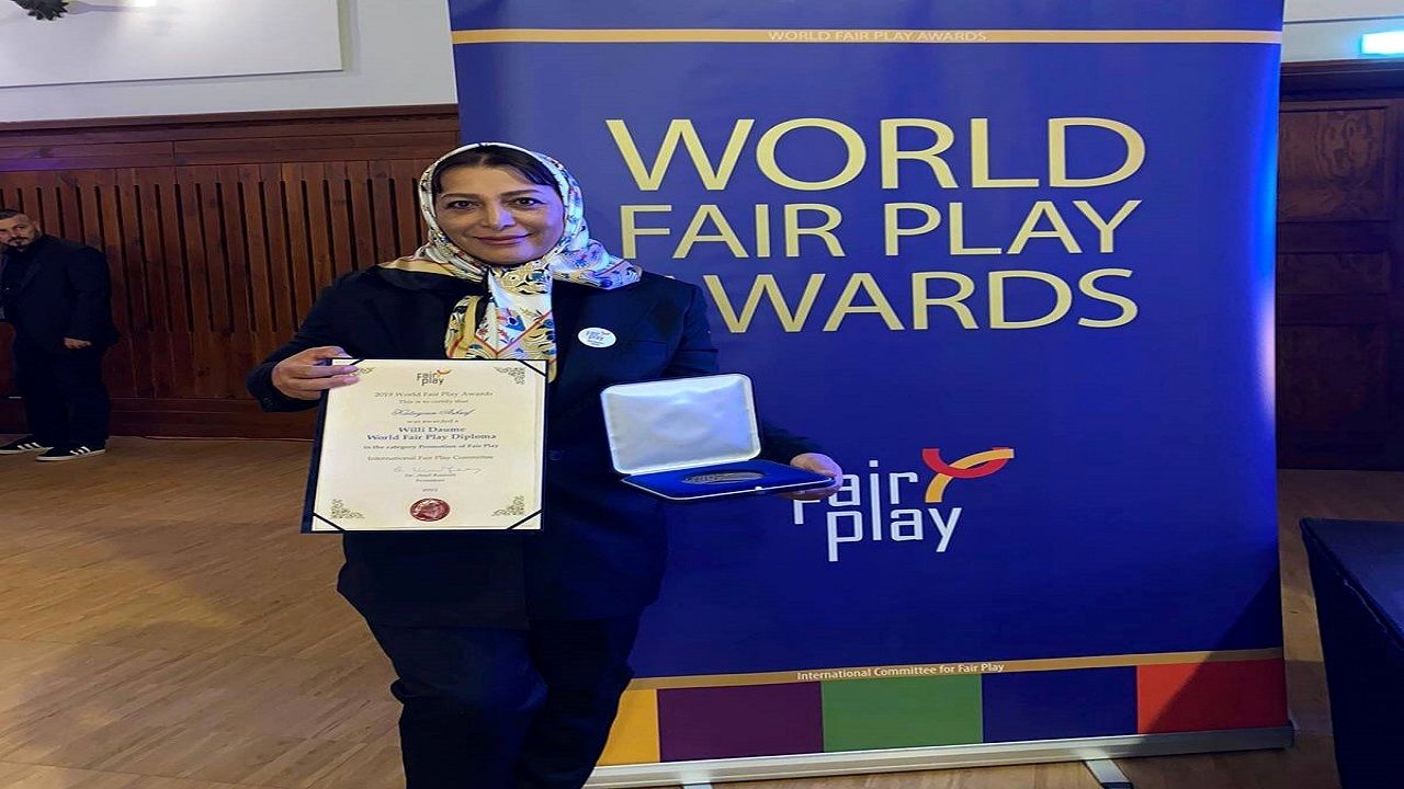 نایب رئیس فدراسیون قایقرانی جایزه بازی جوانمردانه را دریافت کرد