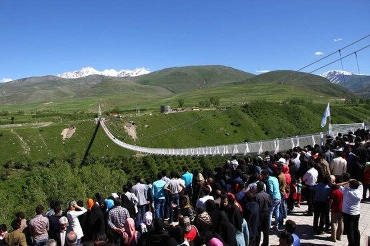 بازدید روزانه بیش از ۲ هزار نفر از مجموعه پل معلق مشگین‌شهر 