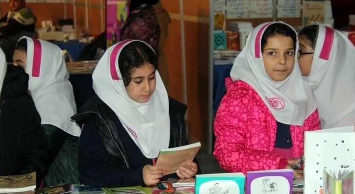 حضور چشم‌گیر دانش آموزان از چهاردهمین نمایشگاه کتاب کرمانشاه