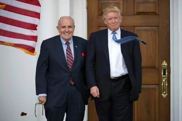 ترامپ ۷۶ متحد سیاسی خود از جمله رودی جولیانی را عفو کرد