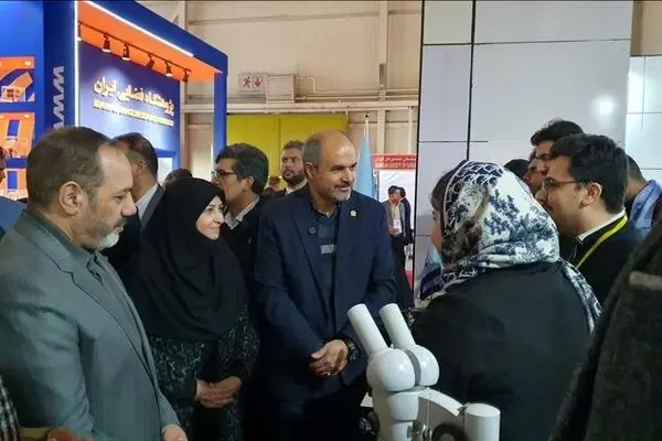 رئیس محیط زیست و وزیر دفاع از نمایشگاه بین‌المللی گردشگری در تهران بازدید کرد