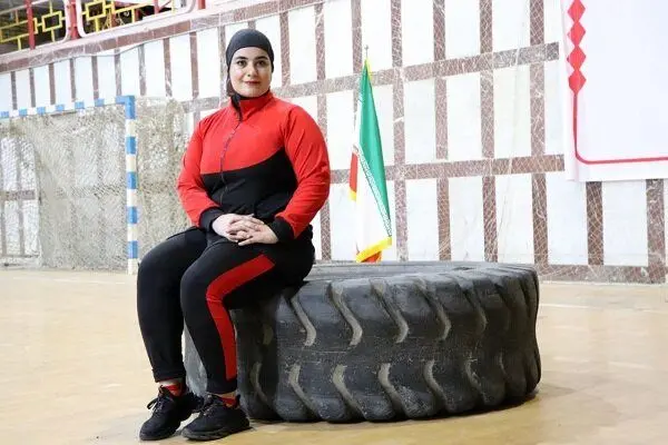 لاله نیکنام رکورددار جهانی پلانک قدرتی شد