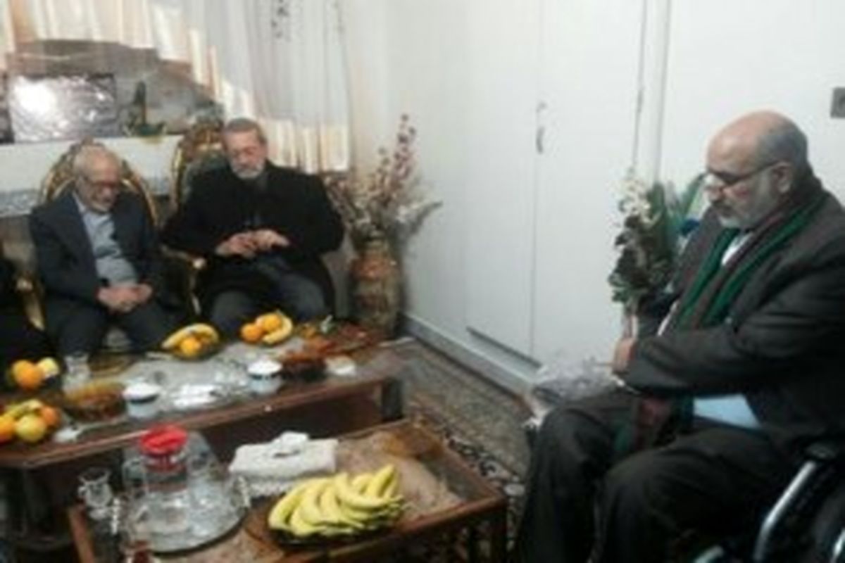 دیدار دکتر لاریجانی با خانواده شهید سید محمدرضا فیض در قم