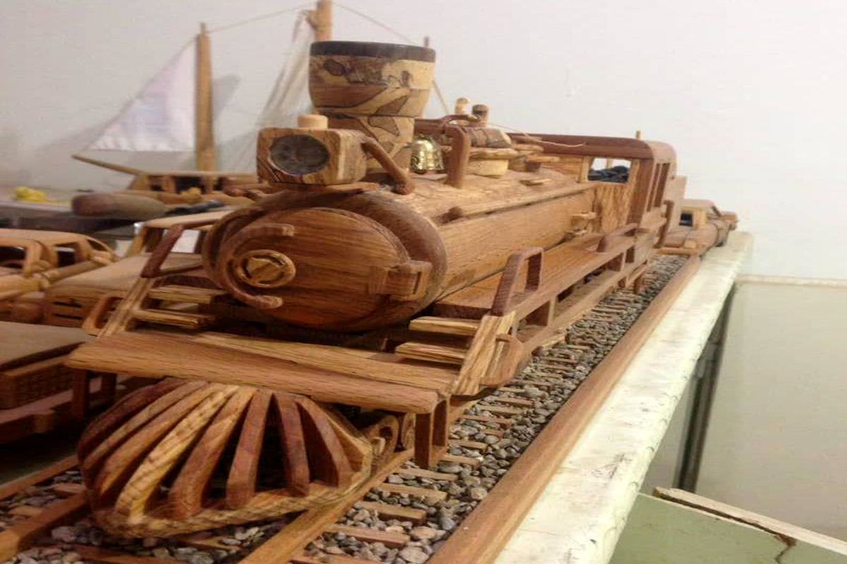خلق ماکت‌های چوبی در کارگاه کوچک هنرمند شهرضایی  