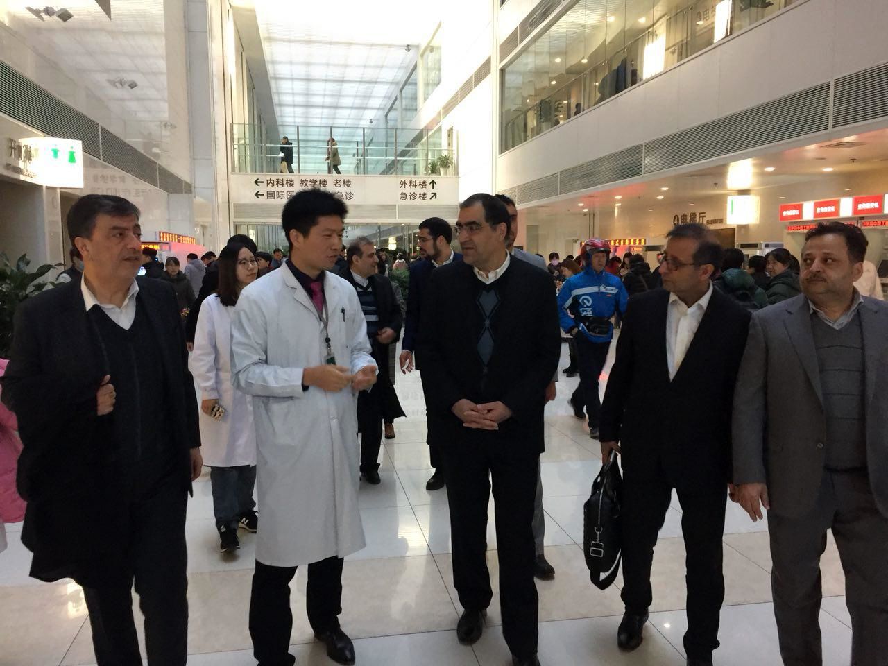 وزیر بهداشت از بیمارستان طب سنتی پکن بازدید کرد