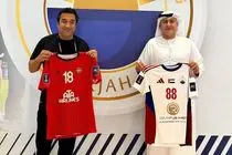 دیدار تراکتور و شارجه با لباس‌های سنتی قرمز و سفید برگزار می‌شود