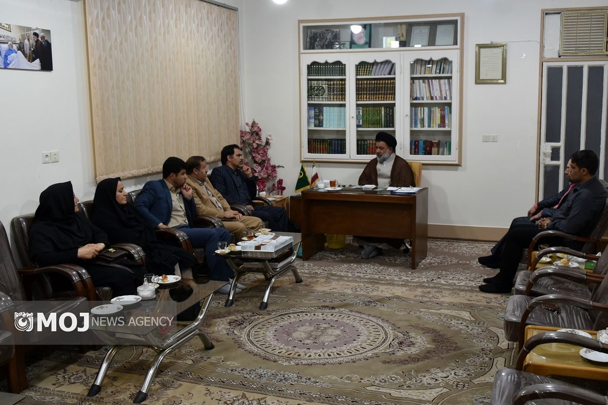 مدیرعامل و اعضای هیات مدیره خانه مطبوعات و خبرگزاری‌های لرستان با آیت الله میرعمادی دیدار کردند