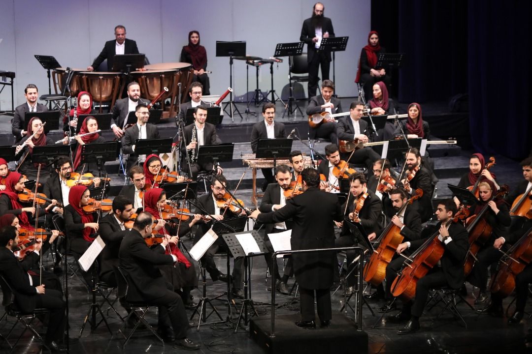 ارکستر ملی ایران به رهبری سهراب کاشف بچه های امید را اجرا کرد