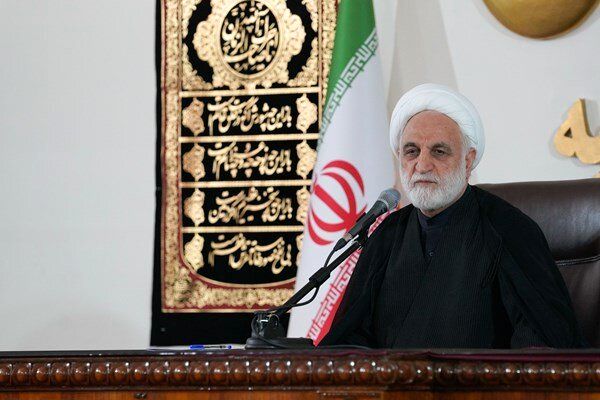 رئیس قوه قضائیه روز عاشورا در یکی از مساجد تهران با مردم گفت‌وگو کرد