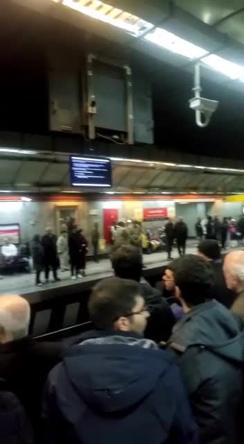 شعار مرگ بر اسرائیل و مرگ بر آمریکای مردم در متروی تهران
