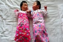 والدین چینی به آوردن فرزند دوم تشویق می‌شوند