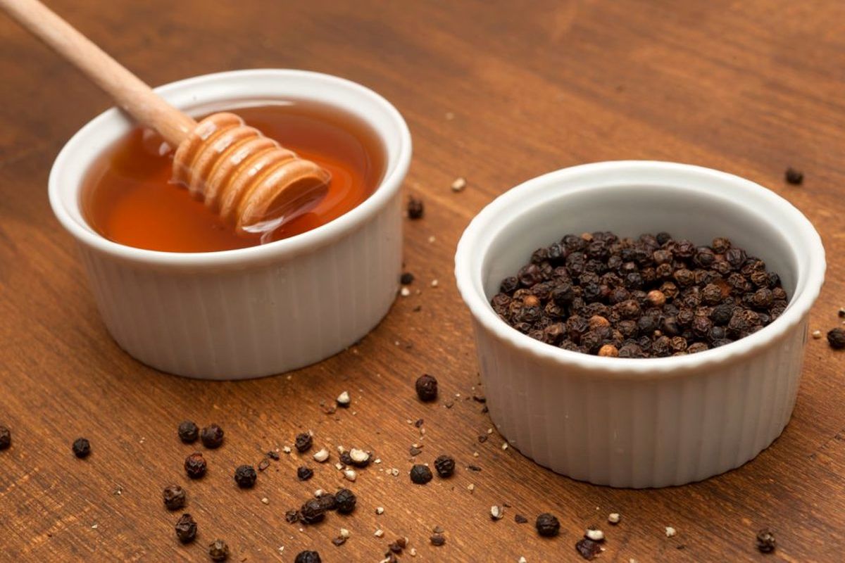 عسل و فلفل سیاه را ترکیب کنید / معجزه ترکیب عسل و فلفل سیاه