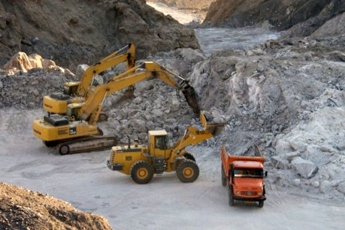 پیشگیری از برداشت غیر مجاز معدن در منطقه کوه مبارک شهرستان جاسک