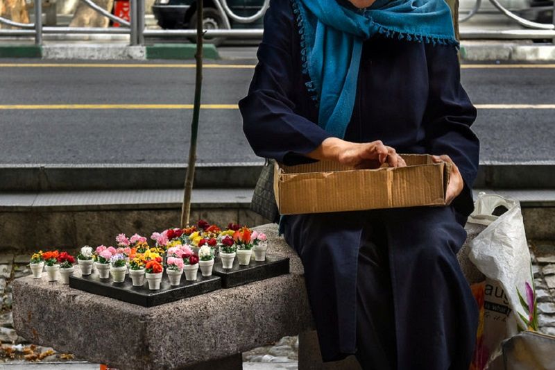 عیدی بنیاد مستضعفان به ۴۰۰۰ دستفروش تهرانی