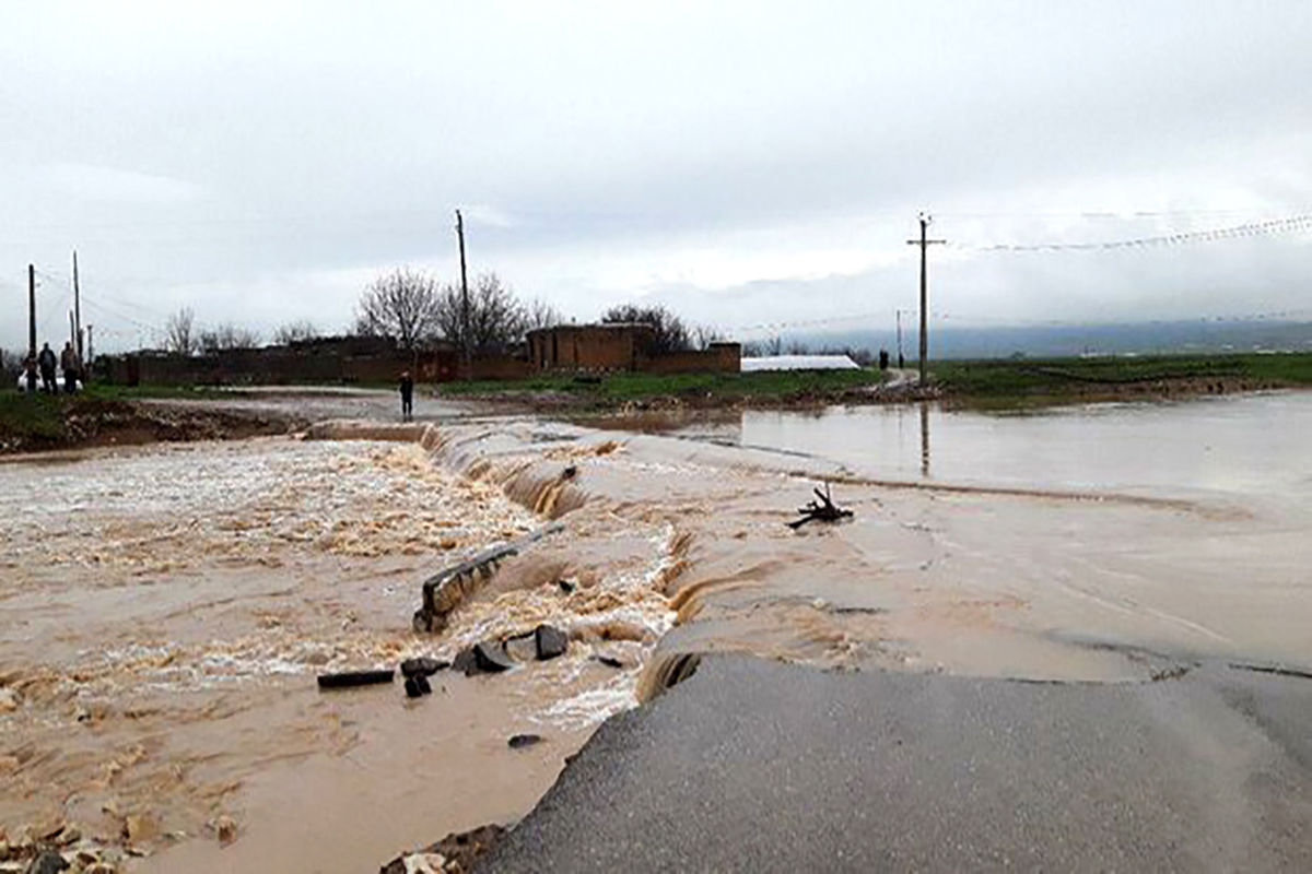 وقوع سیلاب، یک جاده اصلی و یک جاده فرعی در خراسان رضوی مسدود کرد
