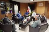 مسئول ورزش دوست در کنار ورزشکاران
