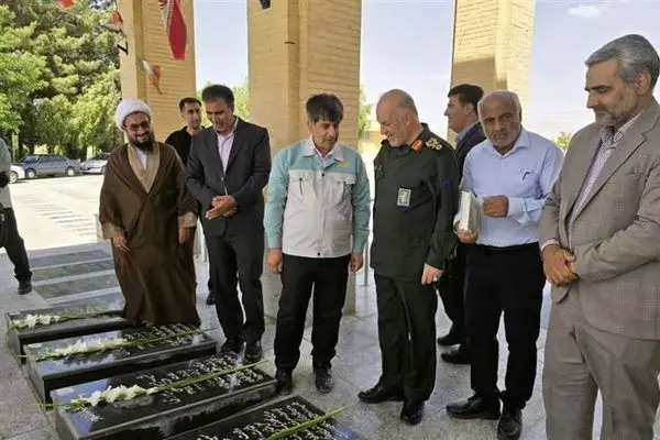 دیدار مدیرعامل گروه فولاد مبارکه و فرمانده سپاه صاحب‌الزمان (عج) استان اصفهان با مادر ۴ شهید دفاع مقدس