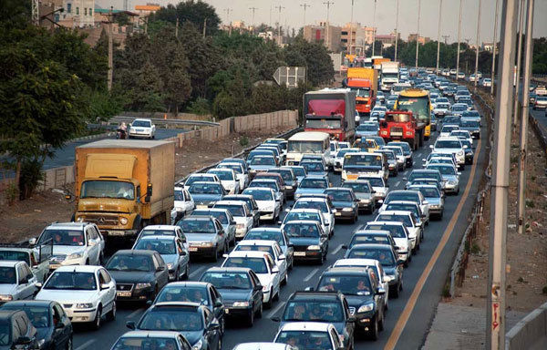 ترافیک در محور چالوس و آزادراه کرج سنگین است