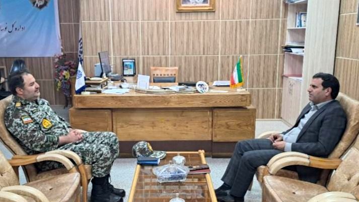 مدیرکل نوسازی مدارس استان ایلام با فرمانده پایگاه هوایی شهرستان آبدانان دیدار کرد