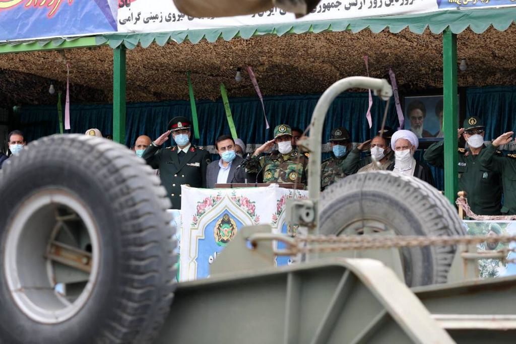رژه خودرویی روز ارتش در کرمانشاه برگزار شد