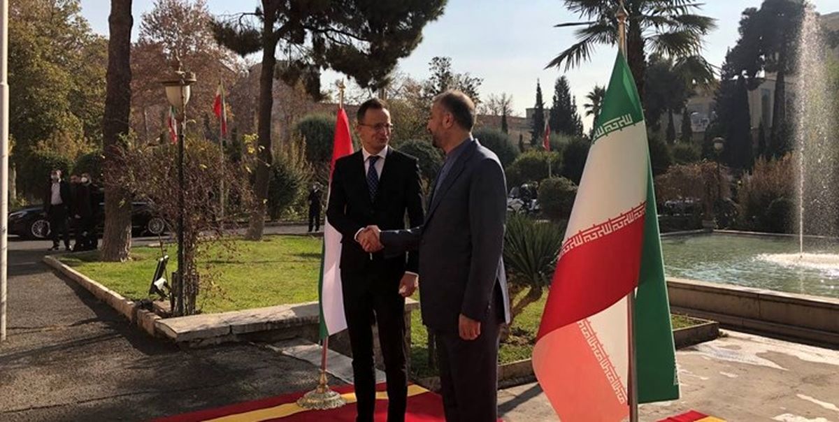 دیدار و گفتگو وزرای خارجه ایران و مجارستان با یکدیگر 