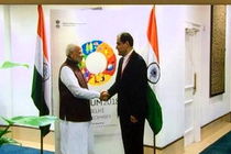 وزیر بهداشت با نخست وزیر هندوستان دیدار کرد