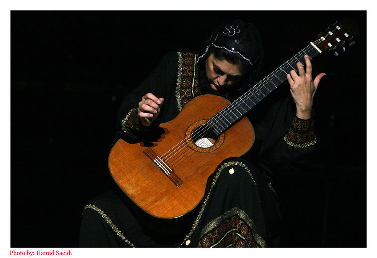 کنسرت «لیلی افشار» با قطعات فولکلور ایرانی و آذری