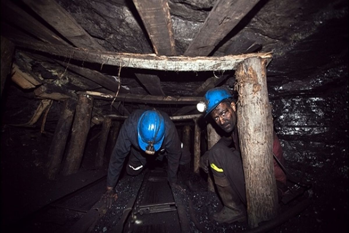 پوشش زنده تلویزیونی عملیات نجات معدن‌کاران متوقف شد