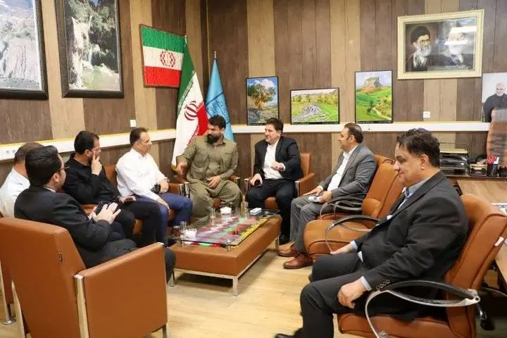 نشست مدیرکل میراث فرهنگی ایلام با بلاگر و فعال گردشگری برای معرفی ظرفیت‌های فرهنگی و گردشگری استان