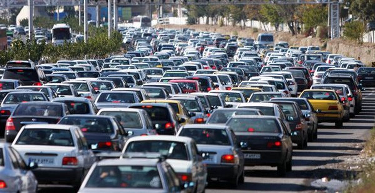 آزادراه قزوین - کرج گرفتار ترافیک سنگین است