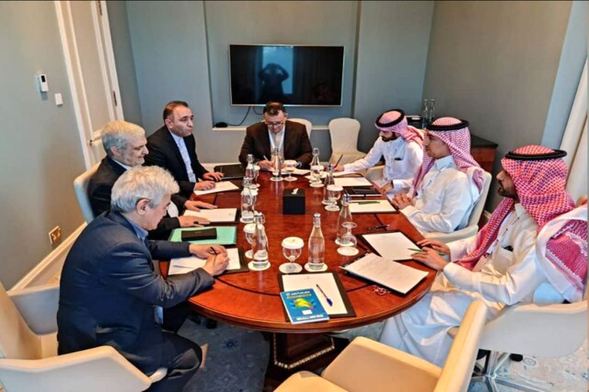 نماینده رئیس‌جمهور در افغانستان با همتای عربستانی خود در دوحه دیدار کرد
