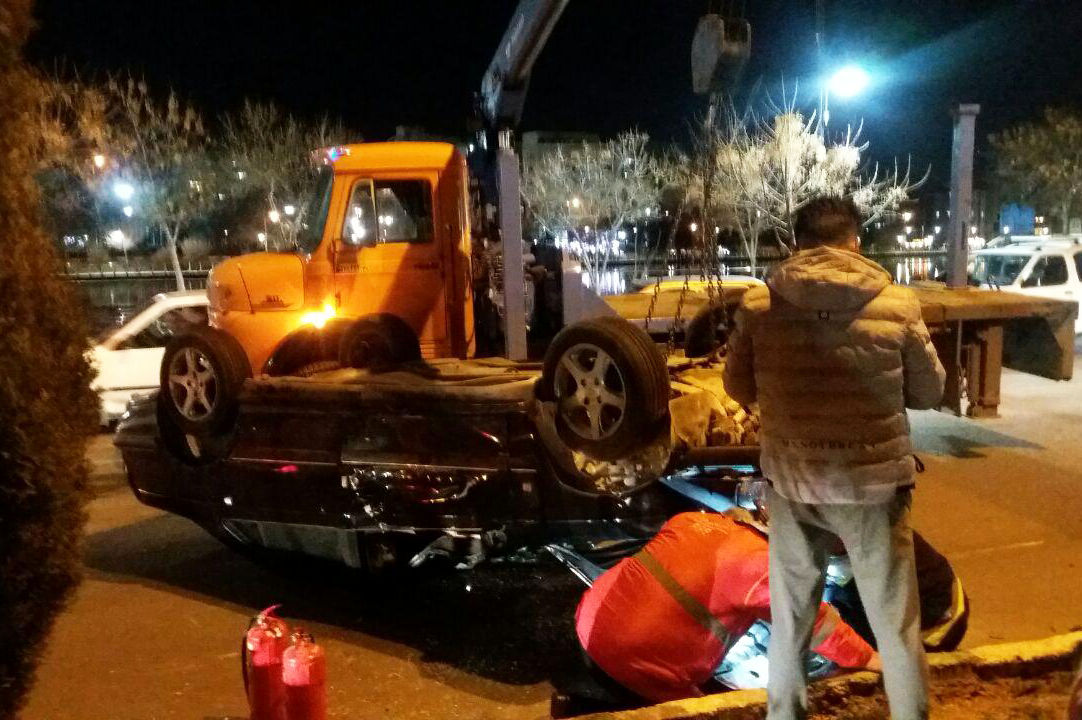 یک‌دستگاه خودروی سواری در زیباکنار خرم آباد واژگون شد