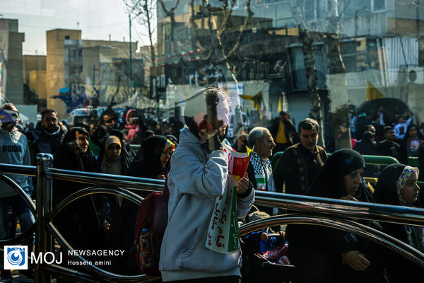 شعار ایرانیان در سالگرد پیروزی انقلاب «مرگ بر اسرائیل»  بود