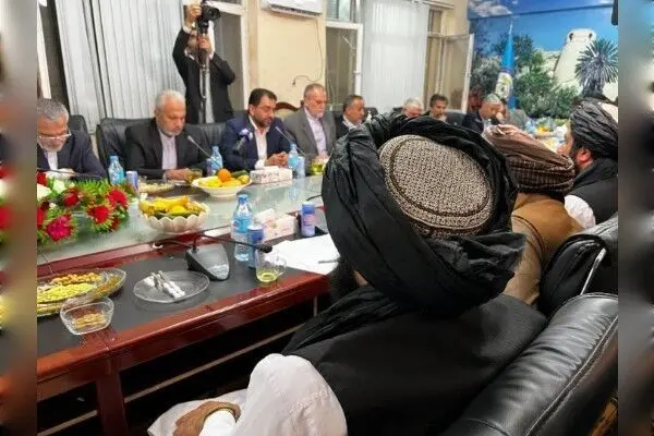 بررسی توسعه راه‌آهن خواف-هرات /رفع موانع ترانزیتی در سفر هیات اقتصادی ایران به افغانستان 