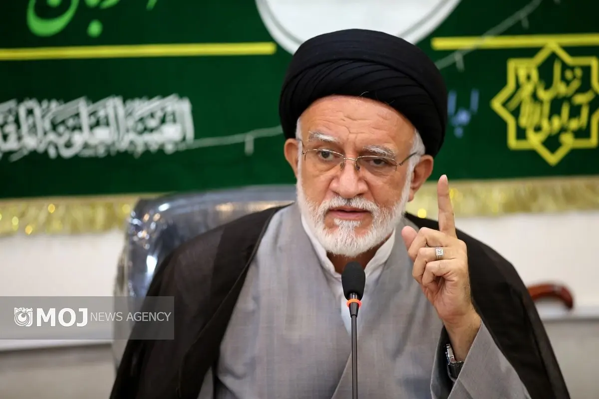 لزوم ریشه کن شدن اراذل و اوباش شیراز از سوی فراجا/ در مورد وضعیت حجاب در جامعه سیاه نمایی می شود