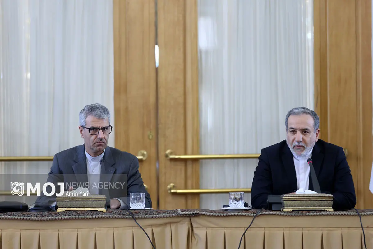 نشست وزیر امور خارجه با سفرا، کارداران و روسای نمایندگیهای خارجی