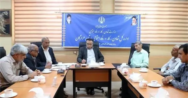 دیدار مدیرکل تعاون، کار و رفاه اجتماعی هرمزگان با اعضای کانون بازنشستگان استان