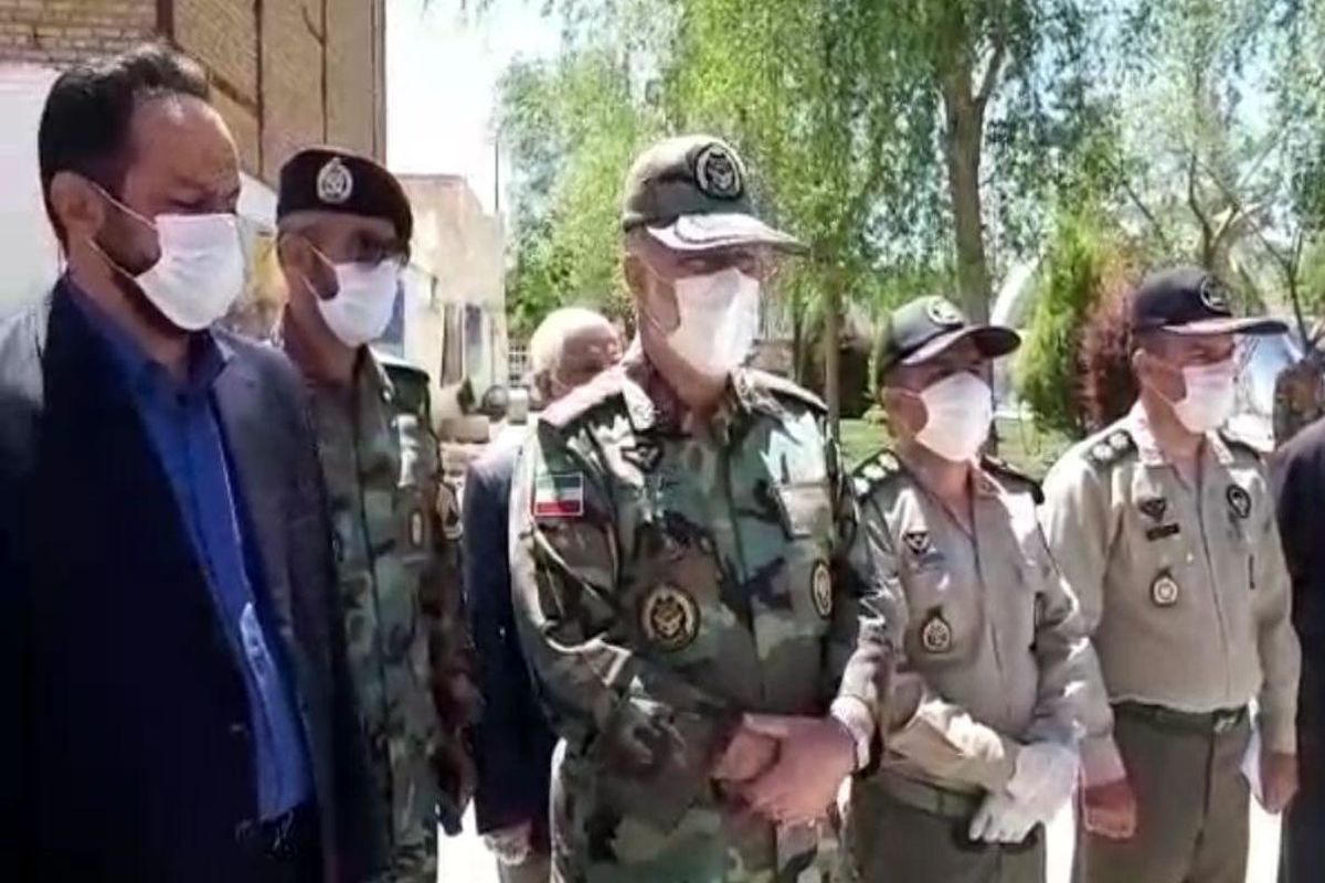 بازدید فرمانده توپخانه 44 ارتش از نقاهتگاه بیماران کرونایی در خمینی شهر