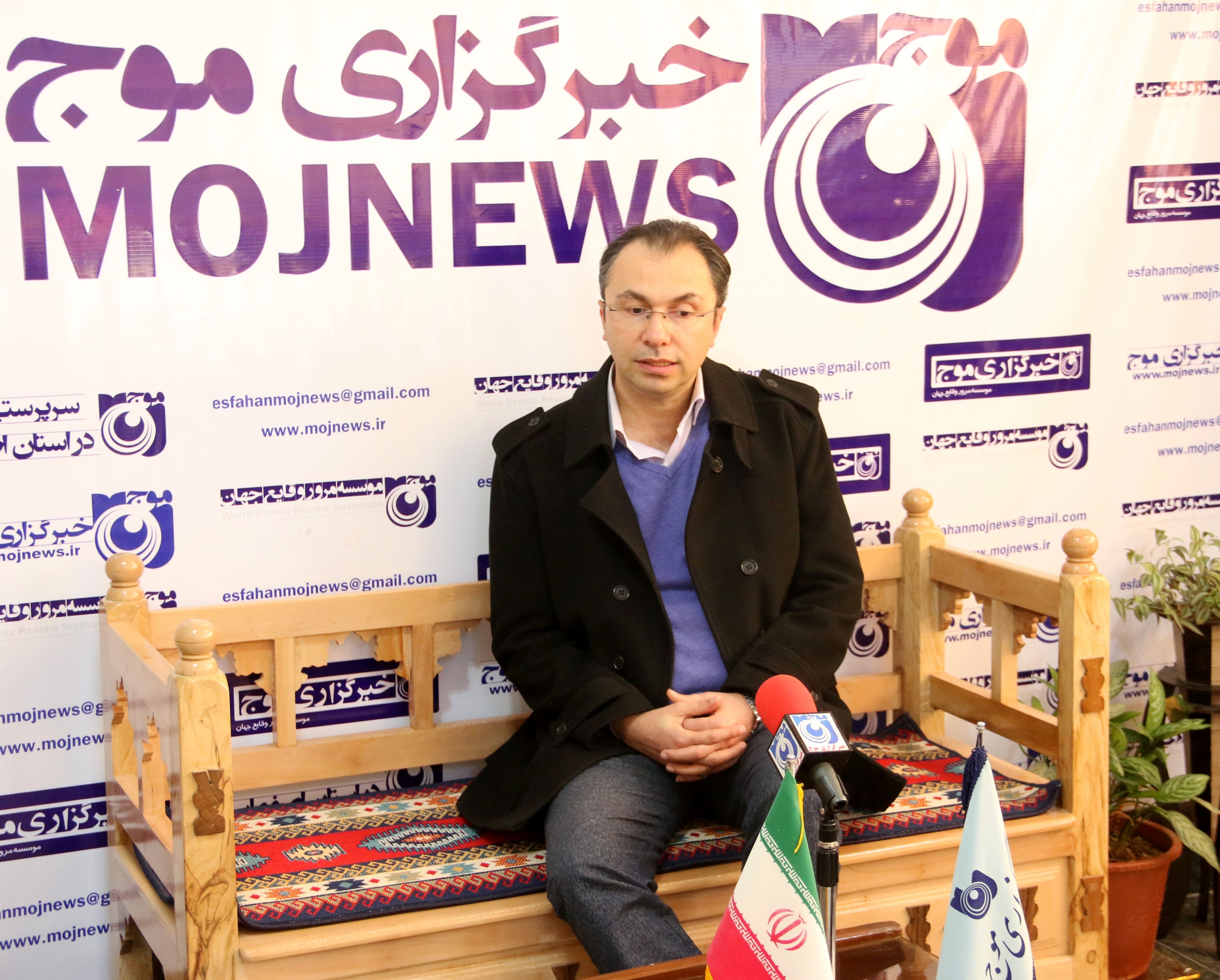 بازدید مدیر دبیرستان اقتصاد ایران از دفترخبرگزاری موج 