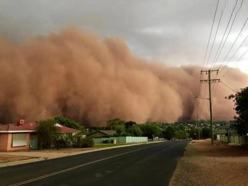 تصاویر آخرالزمانی از طوفان شن در استرالیا + فیلم