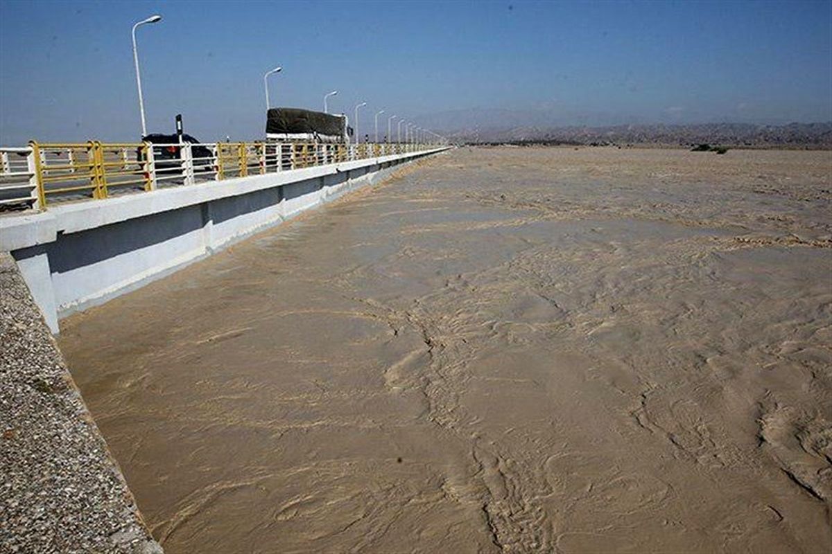 شدت بارندگی در استان بوشهر سبب سیلابی شدن مسیل‌ها می‌شود