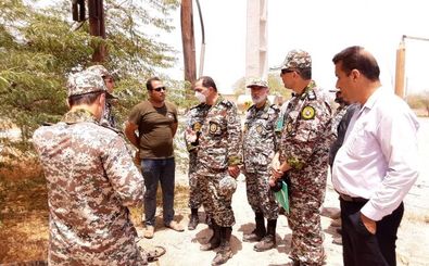 فرمانده نیروی پدافند هوایی ارتش از مناطق زلزله زده هرمزگان بازدید کرد