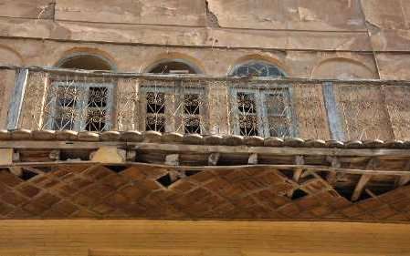 آغاز نخستین مرحله سم پاشی بناهای تاریخی در اصفهان